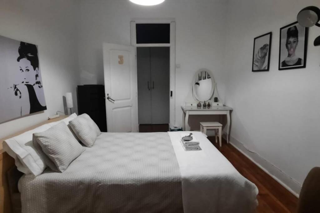Charming Sunny Terrace / One Bedroom Apartment Lisbona Esterno foto