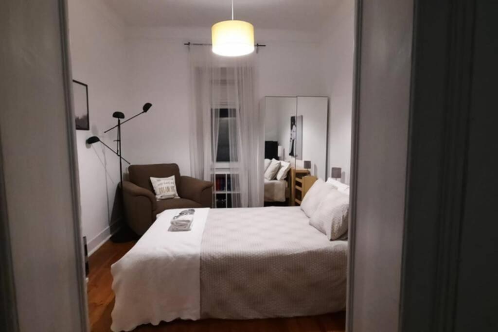 Charming Sunny Terrace / One Bedroom Apartment Lisbona Esterno foto